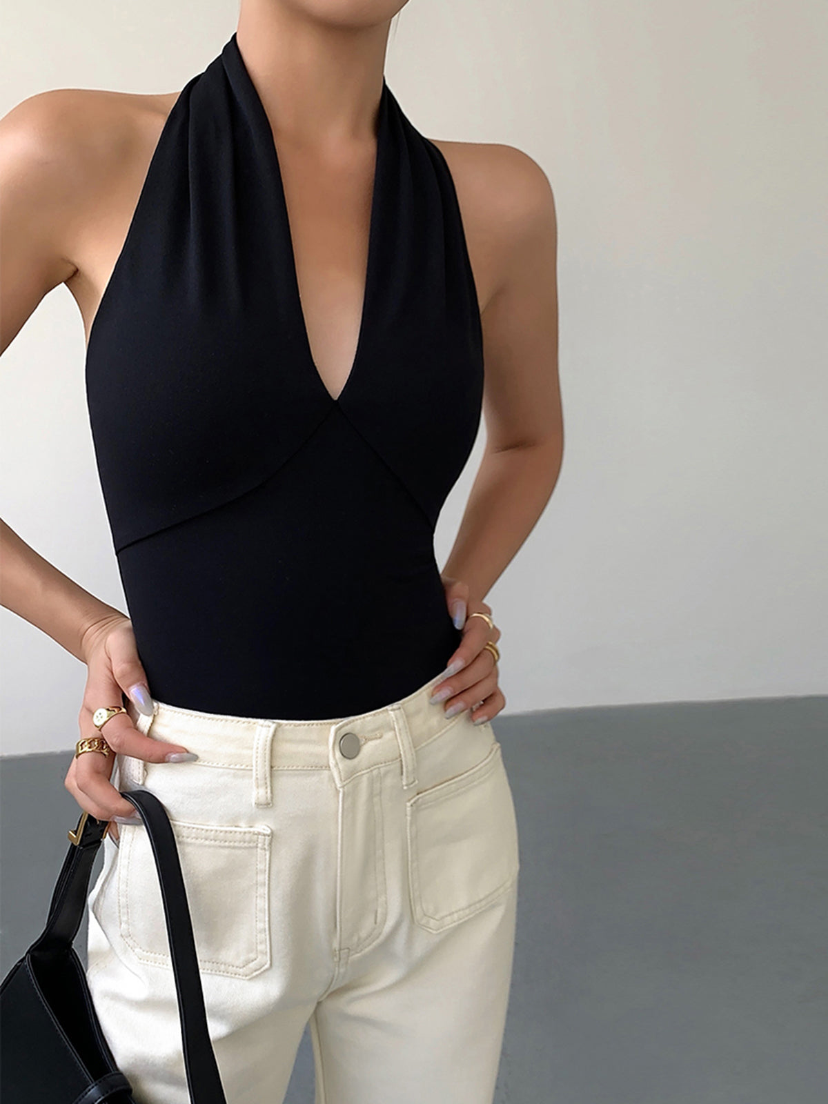 V-hals halterneck tanktopp med åpen rygg