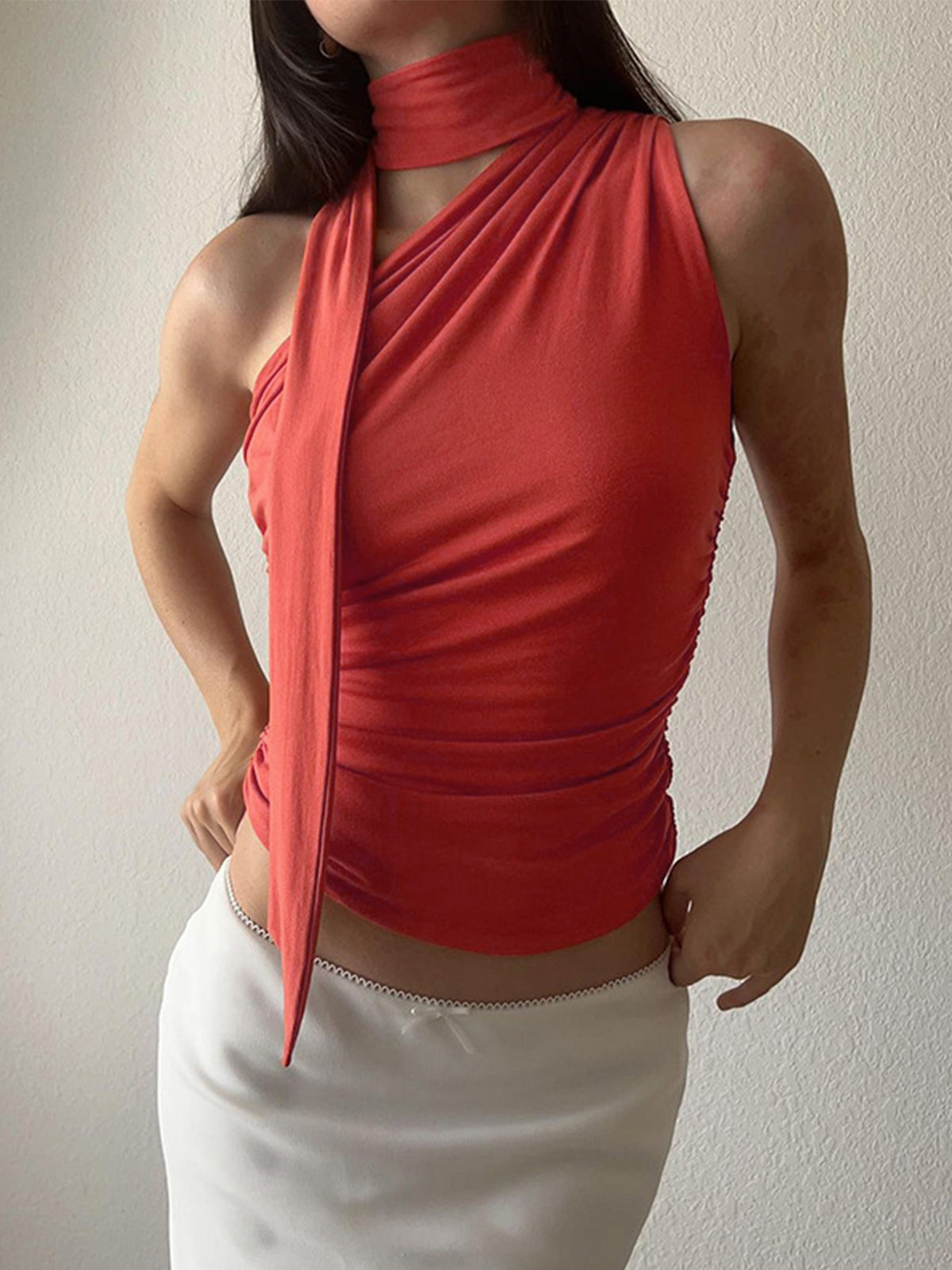 Asymmetrisk topp med halterneck