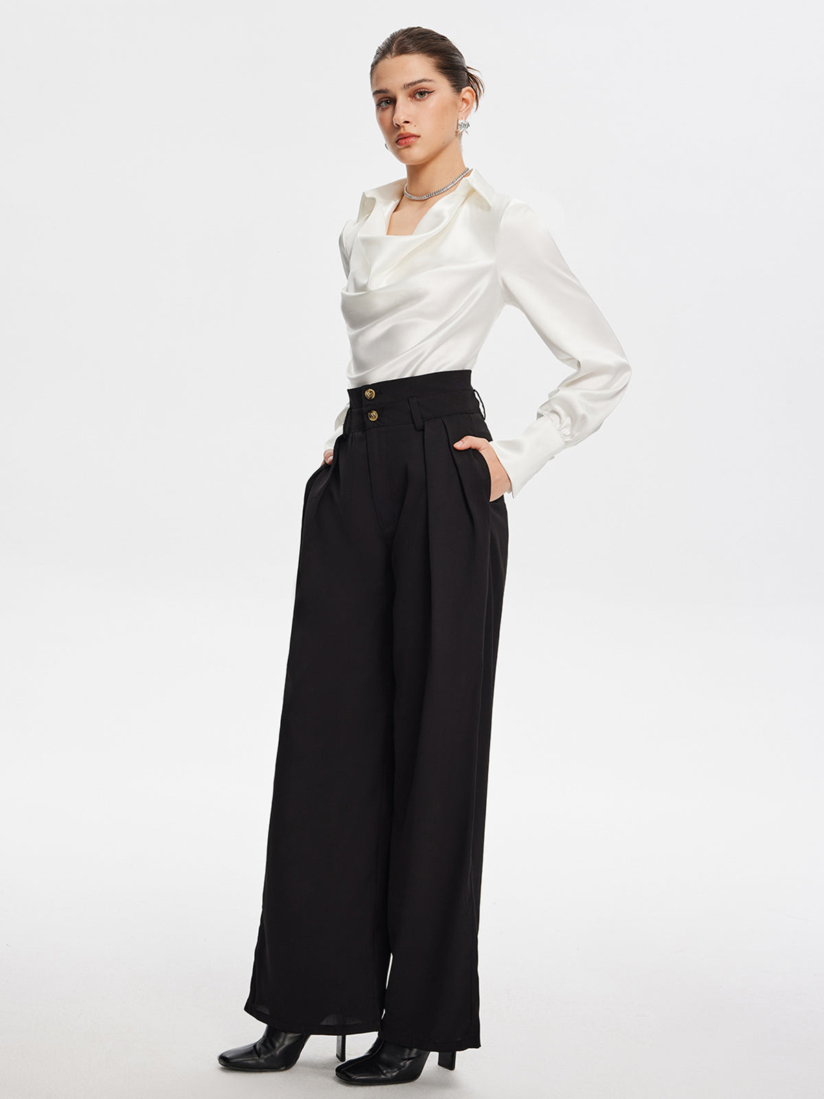 V-hals plissert langermet bluse