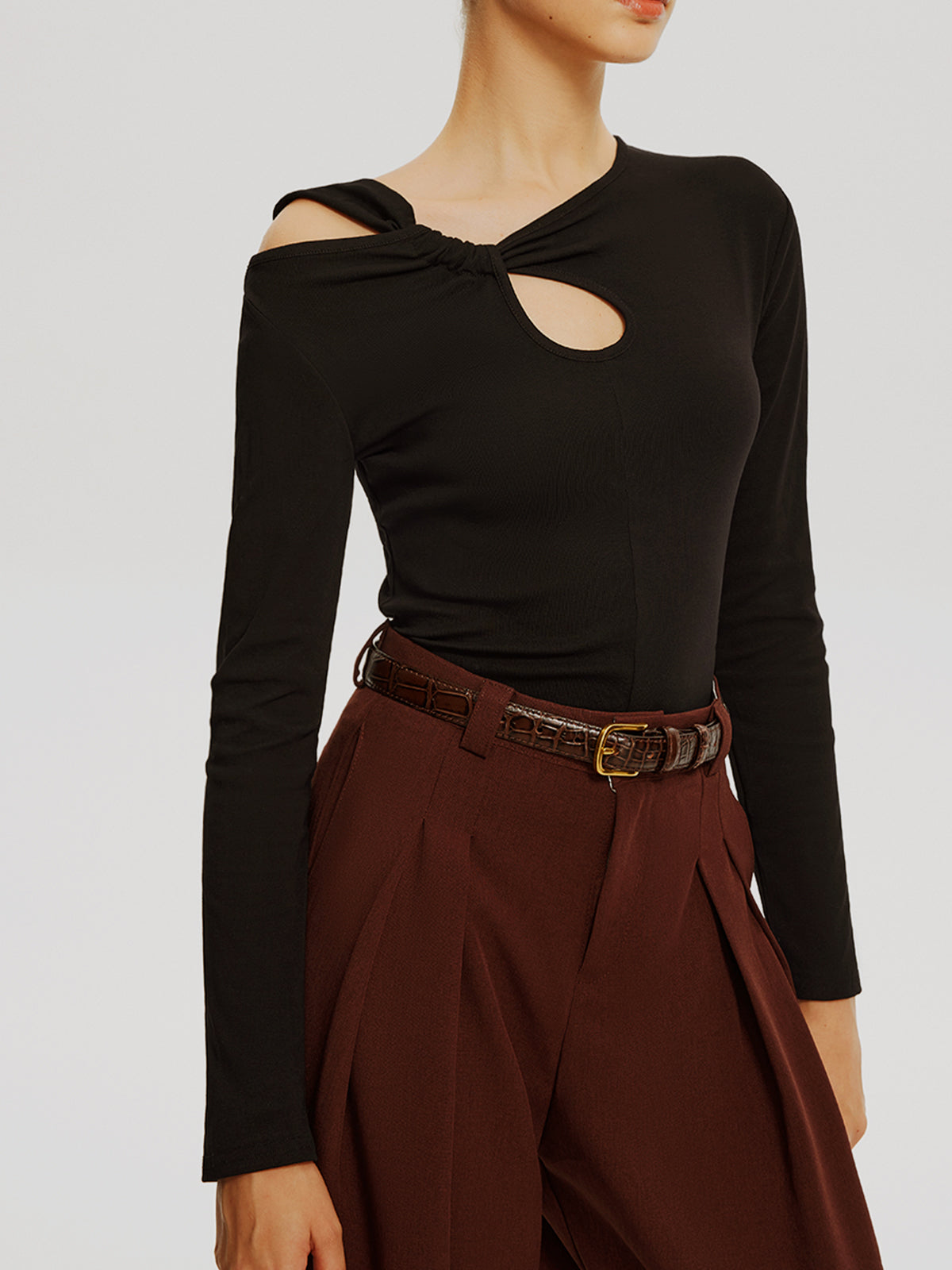 Asymmetrisk knuten jerseytopp