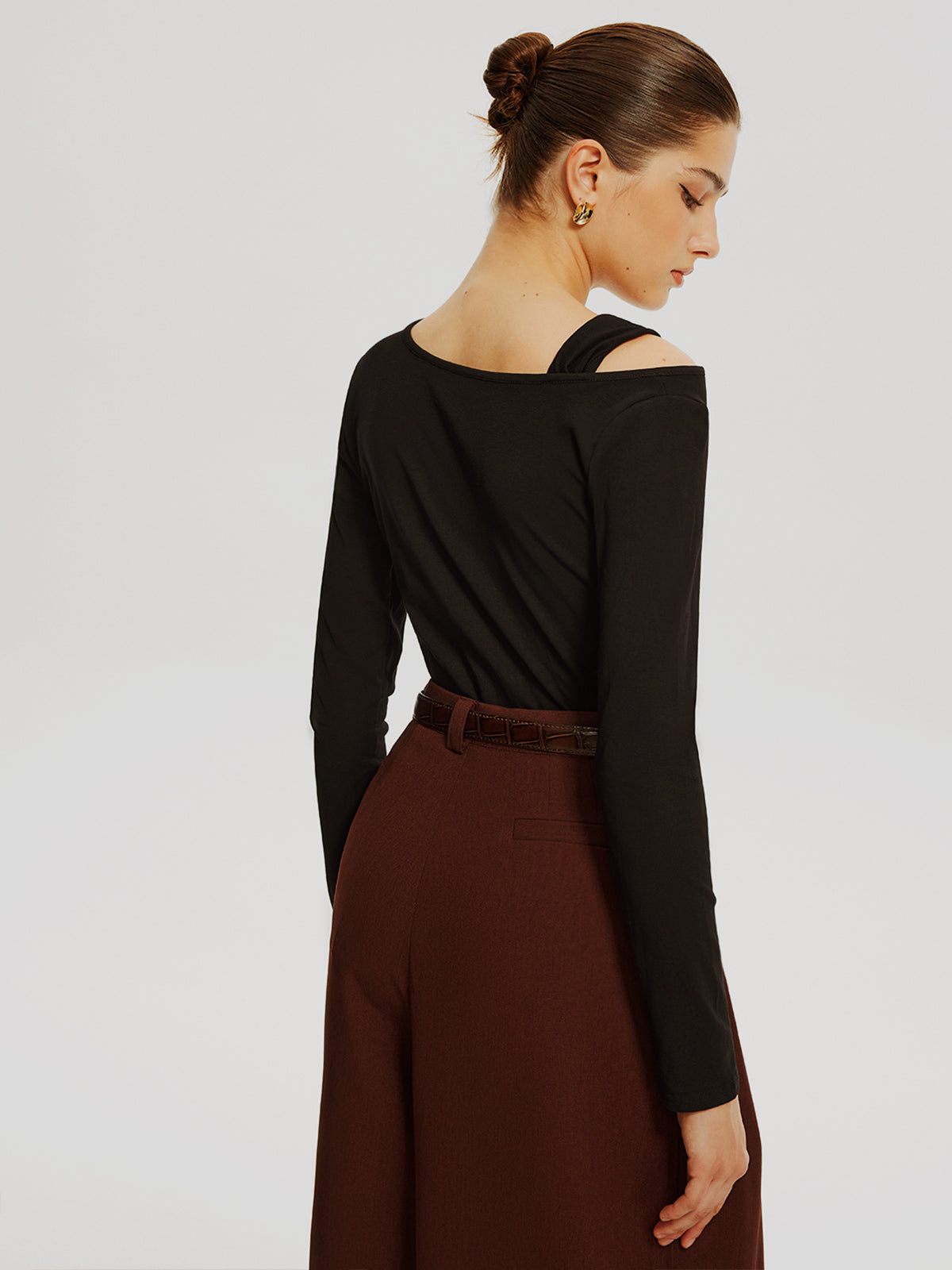 Asymmetrisk knuten jerseytopp