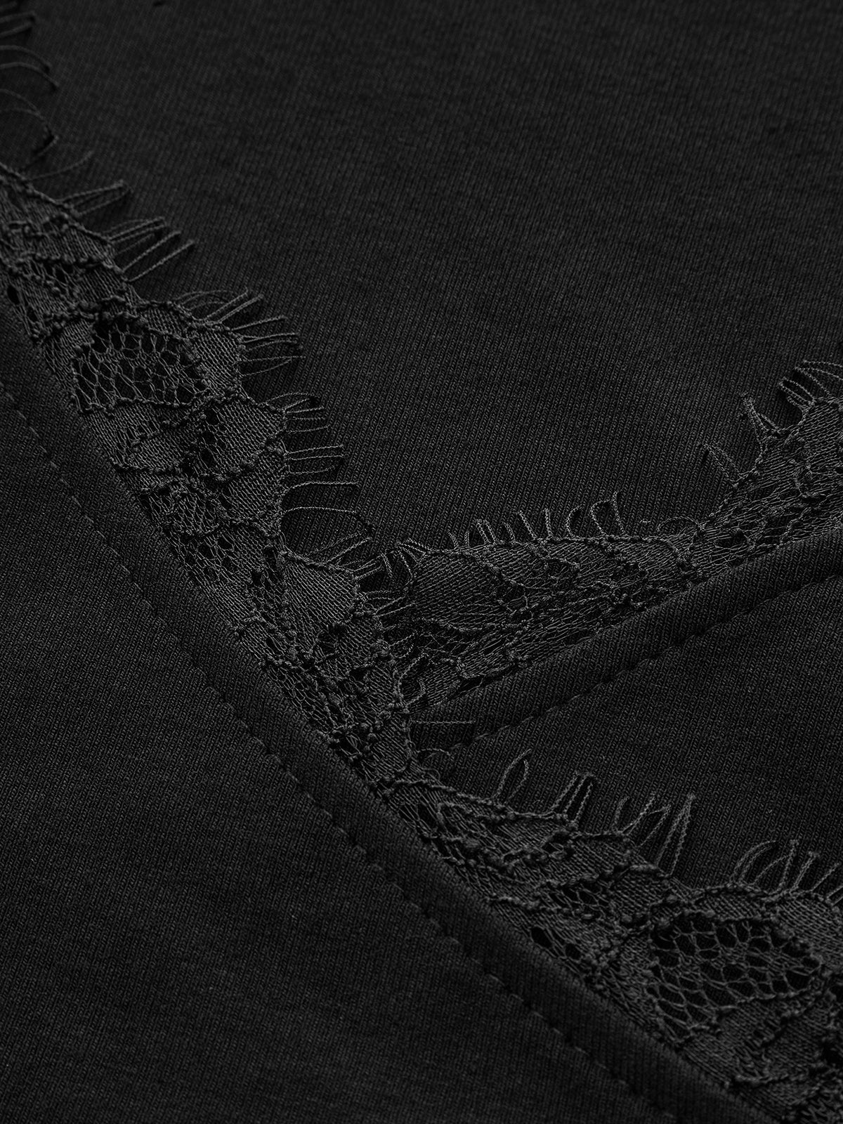 V-ringad t-shirt med spetskant
