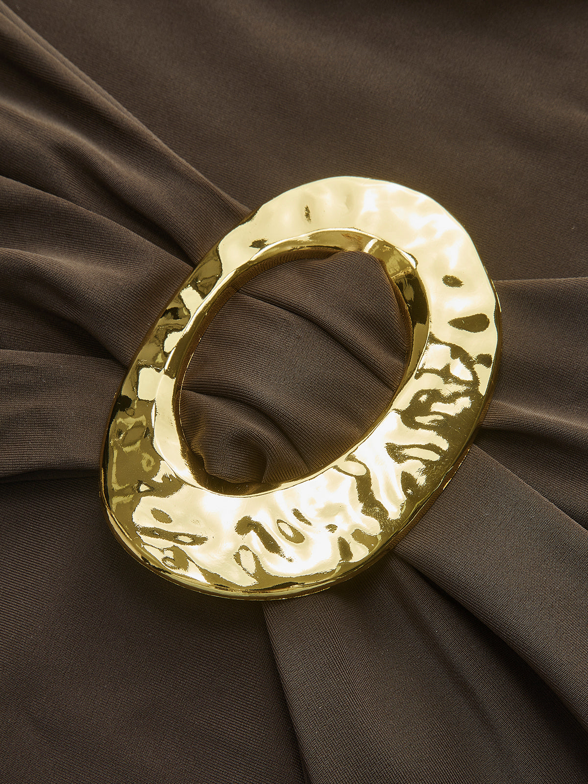 Oval ringdetalj bandeau-bikinisett med drapert skjørt
