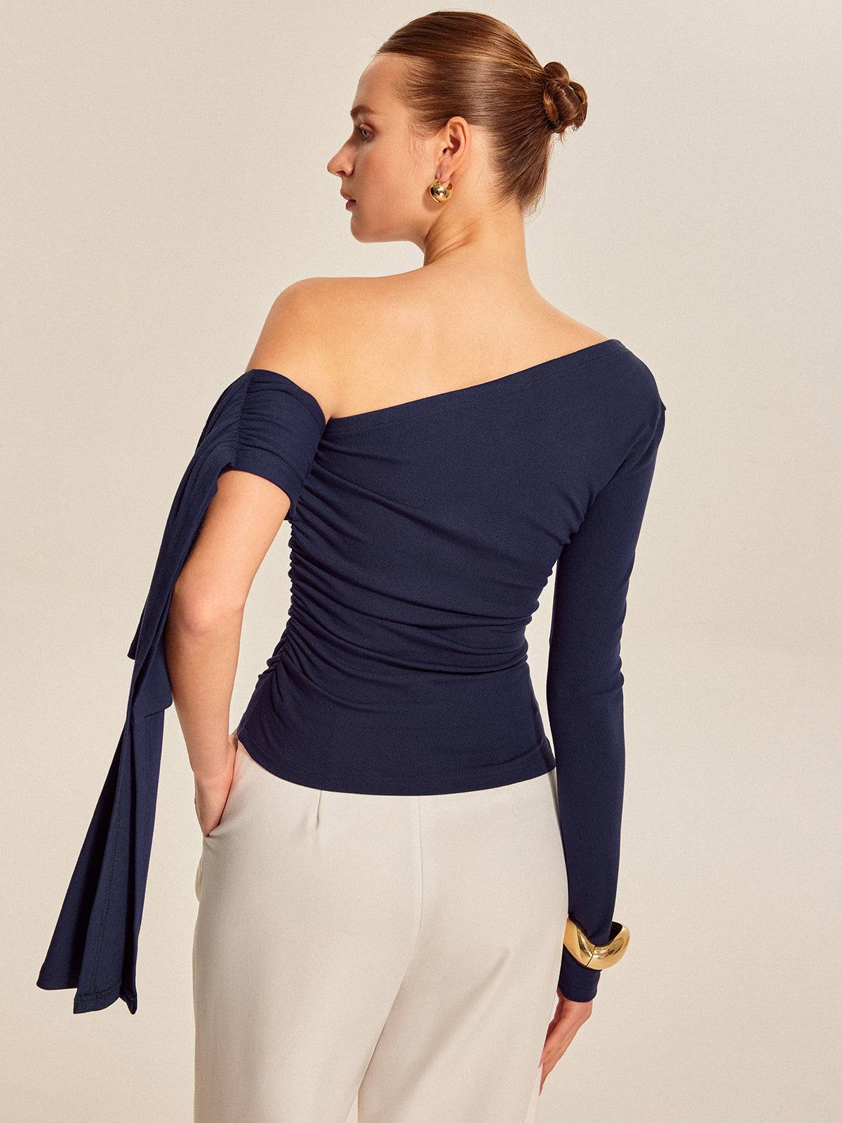 Asymmetrisk topp med draperingar