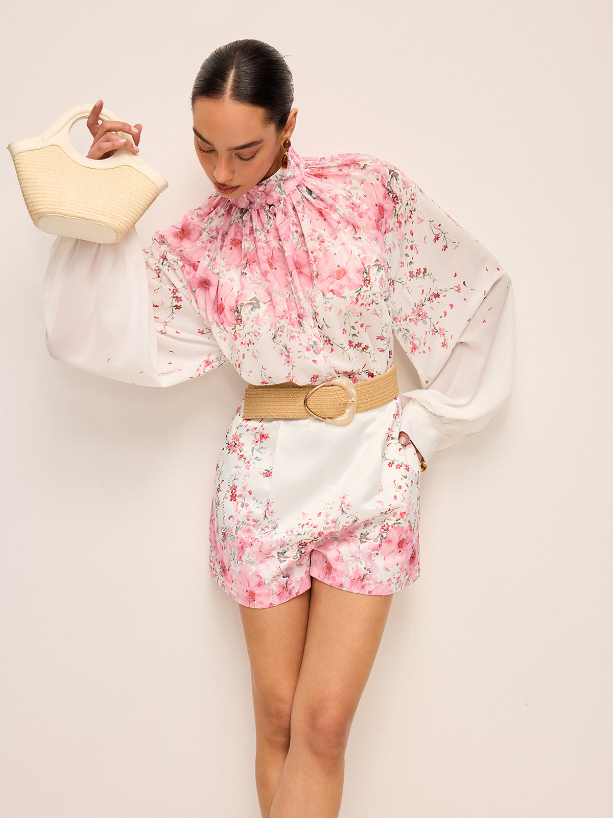 Sett med plisserte shorts i blomstertrykk uten belte