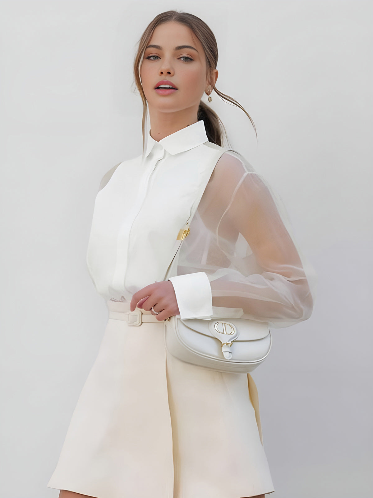 Halvtransparent organza-skjorte med puffermer