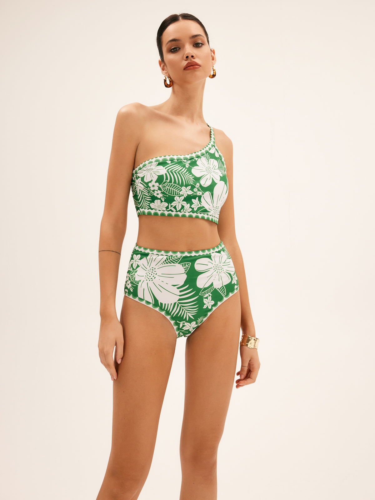 Blommig bikiniset med en axel 