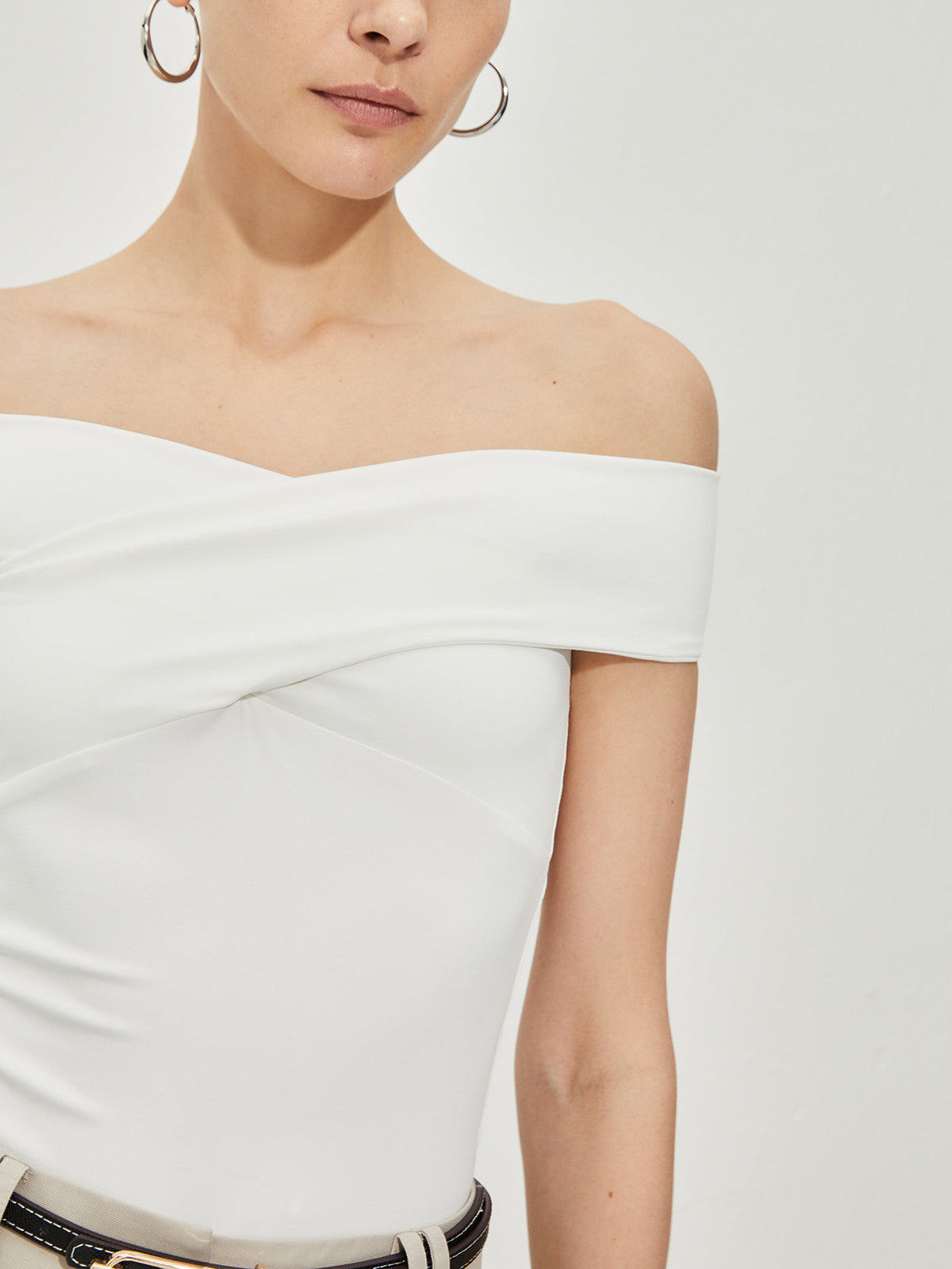 Elegante T-skjorter med bare skuldre 