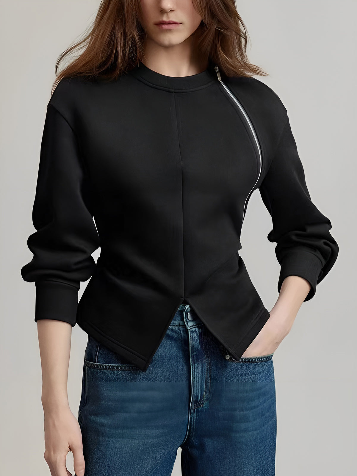 Ensfarget bluse med glidelås og splitt 