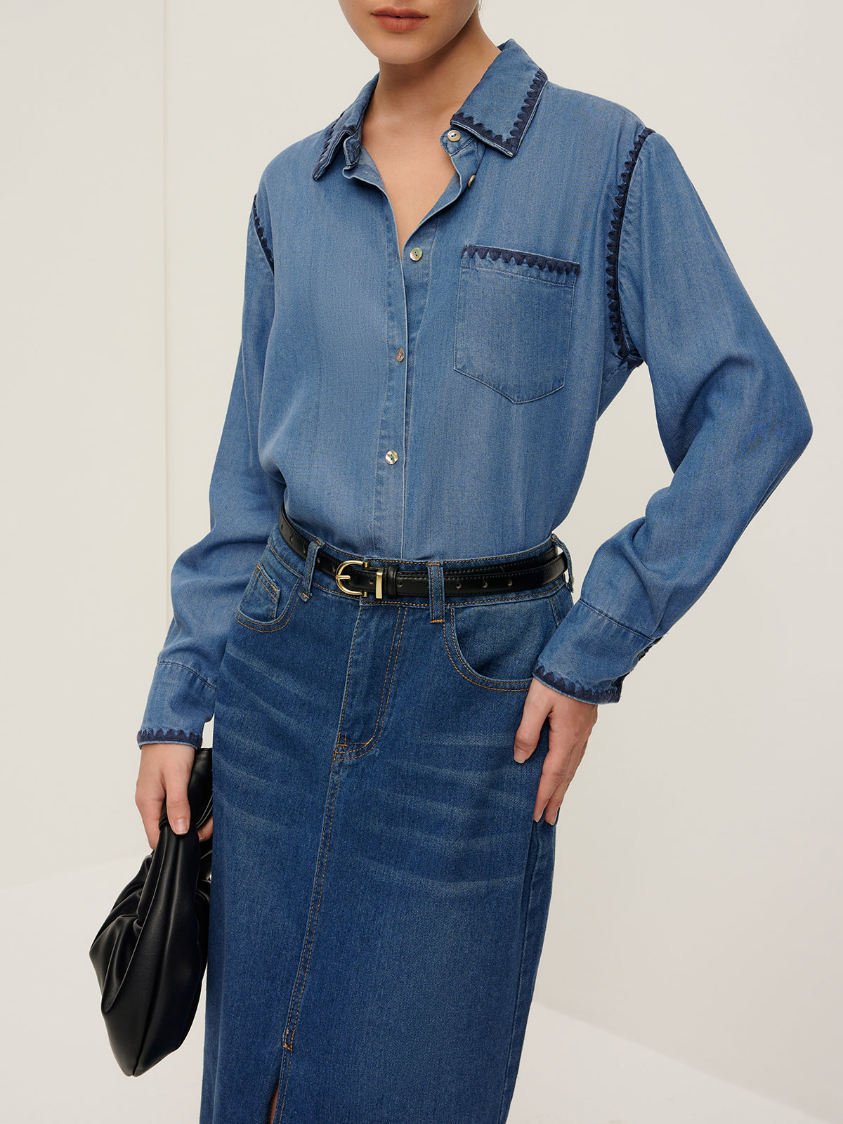 Denimskjorta med broderad kant och slag 