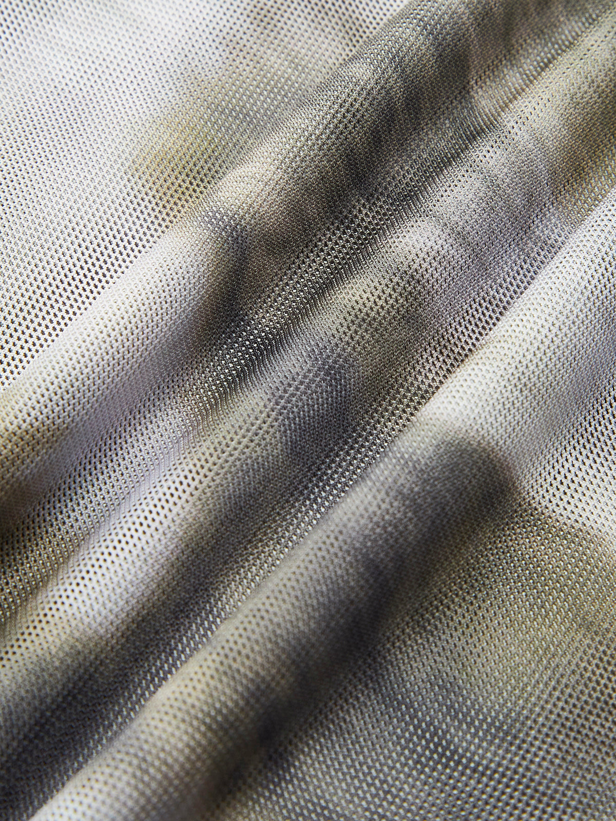 Halvtransparent asymmetrisk t-shirt med tryck och mesh 