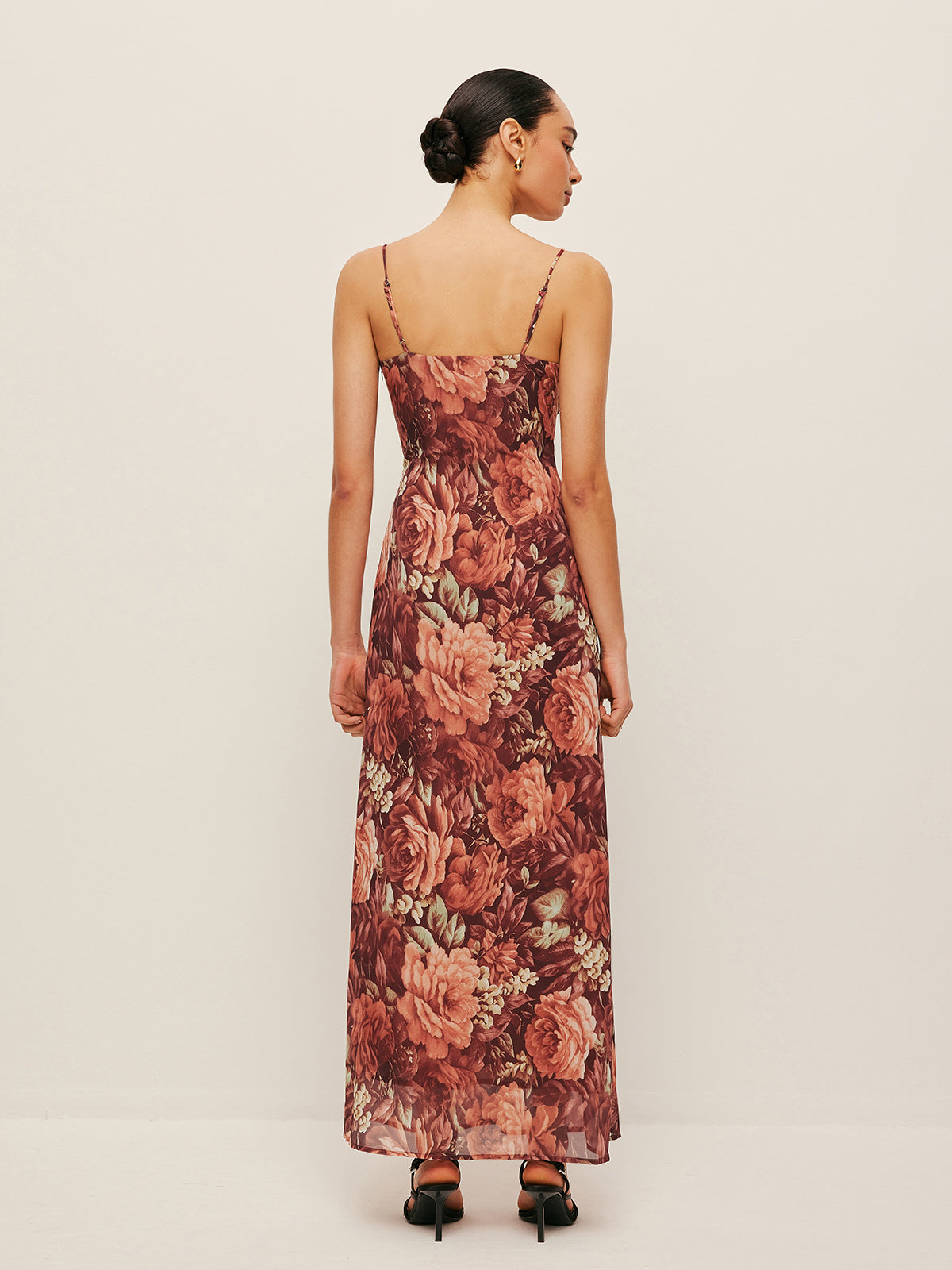 Halvtransparent blomsterkjole i chiffon 