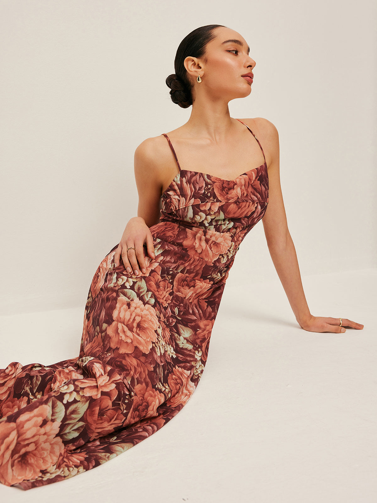 Halvtransparent blomsterkjole i chiffon 