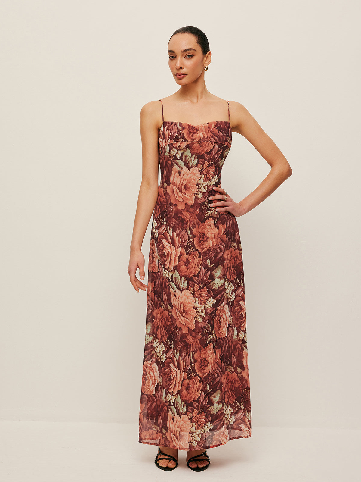 Halvtransparent blomsterkjole i chiffon 