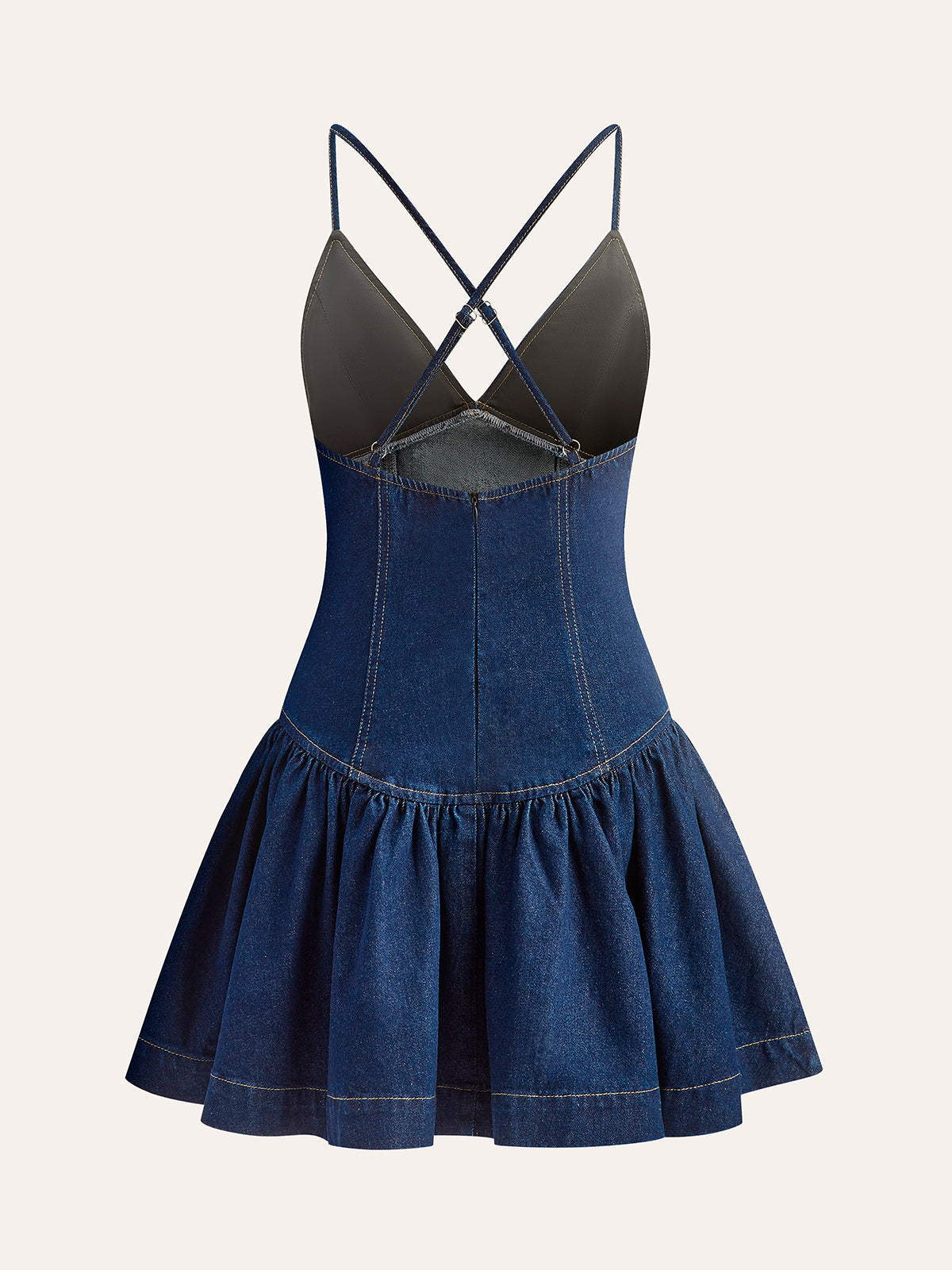 Kjole med utsvingt denim og kryssrygg 